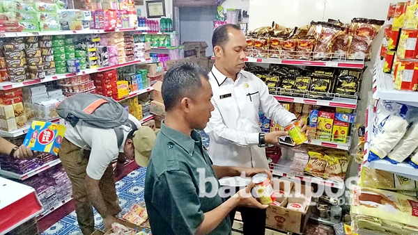 Tim Gabungan Temukan Satu Kardus Produk Kedaluwarsa