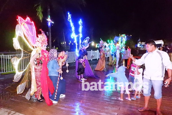 8.000 Pengunjung Saksikan Pesta Kembang Api