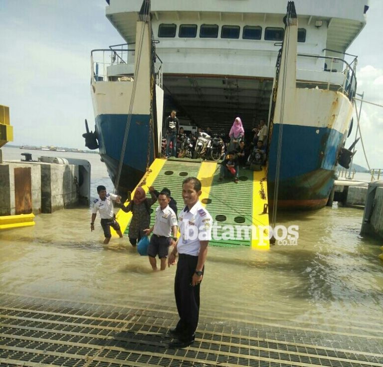 Kapal Penumpang Jalani Pemeriksaan