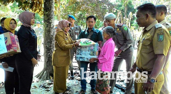 Ngesti Santuni Nenek Korban Kebakaran