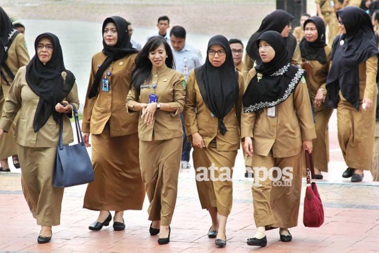 Kemendagri Cabut Aturan Berjilbab untuk ASN