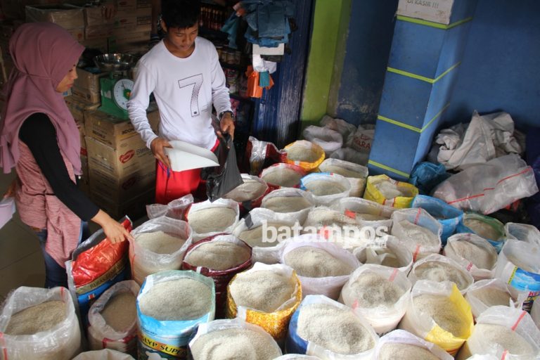 Harga Sembako Meroket, Masyarakat Menjerit