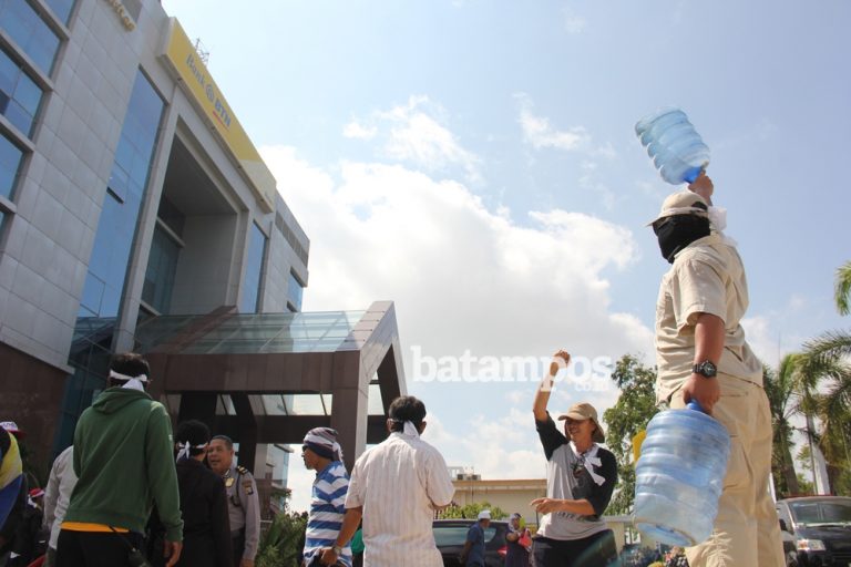 Tagih Sertifikat,  Warga Air Mas Demo ke BTN