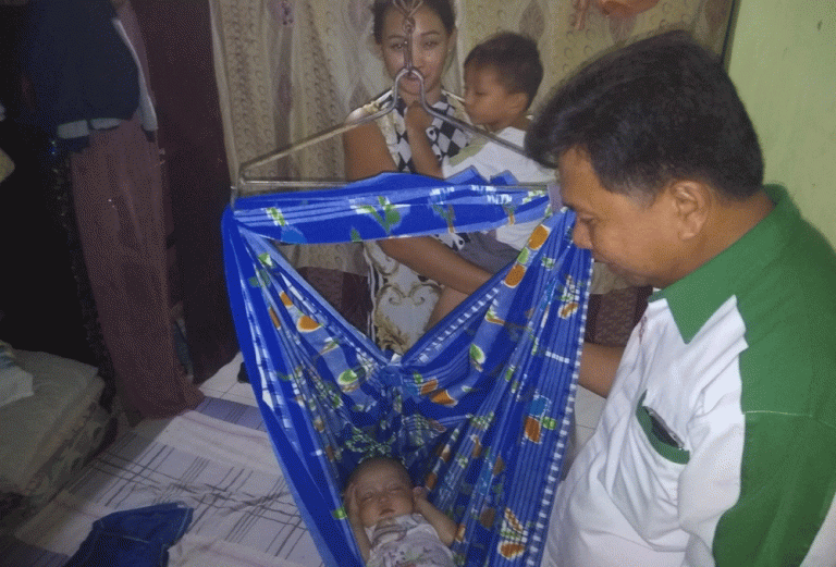 LAZ Masjid Raya Batam Serahkan Bantuan Kepada Vania