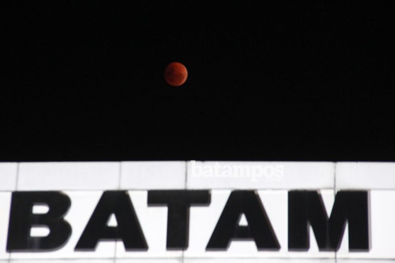 Tidak Semua Bisa Menikmati Bulan “Merah Darah”