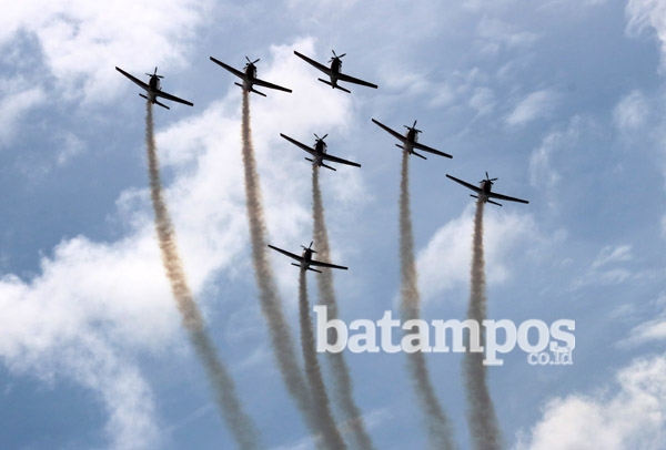 JAT Bermanuver di Langit Tanjungpinang