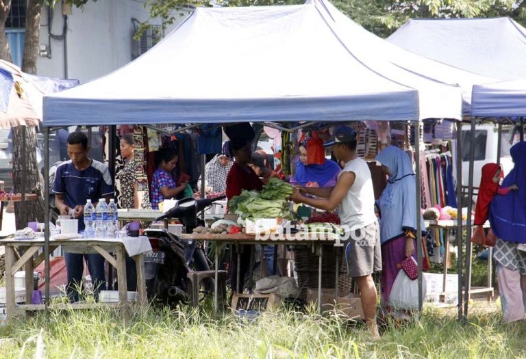 Masyarakat di Pasar Kaget Bukit Kemuning Dibubarkan