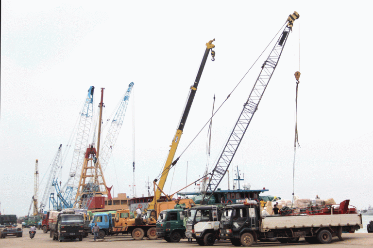 Kran Impor untuk Batam belum Dibuka