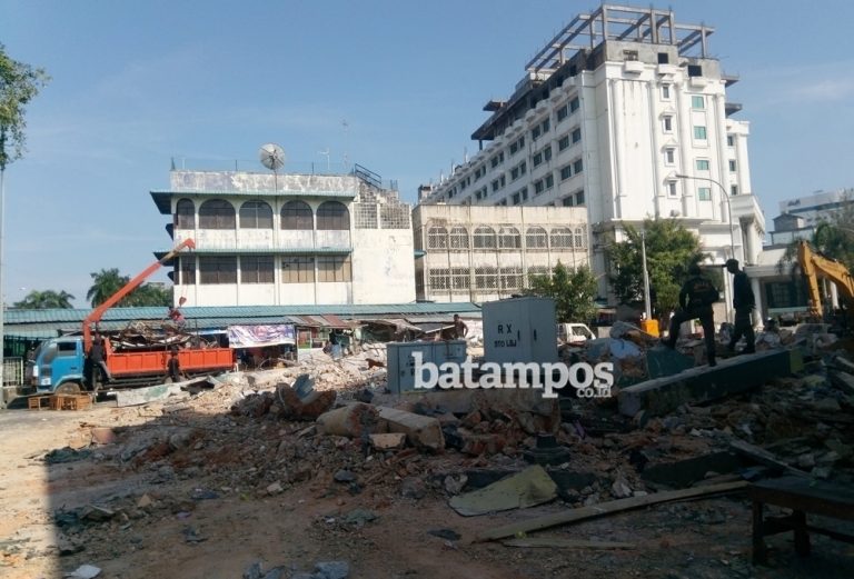 Petugas Lengah, Kabel dan Besi Bekas Taman Dicuri