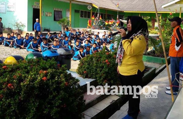 Manfaatkan Sampah Jadi Barang Berharga