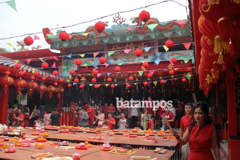 Sembahyang pada Malam Tahun Baru Imlek