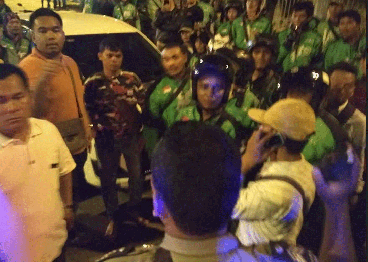 Pisau Terhunus, Pengemudi Go Jek dan Opang, Ribut