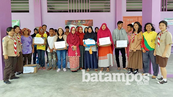 Pelajar SMK Vidya Sasana Karimun Gelar Baksos