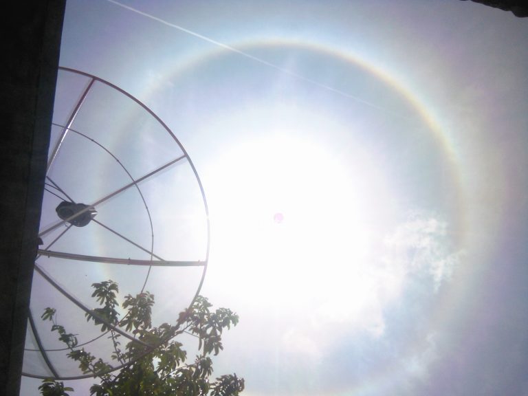 Fenomena Halo Matahari Hebohkan Warga 