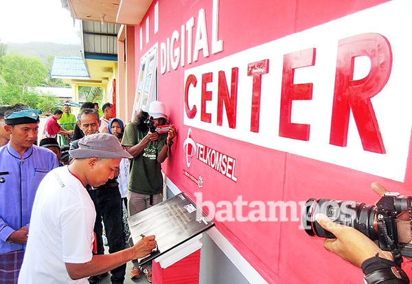 Telekomsel Resmikan Digital Center di Sepempang