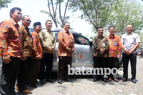 Bank Riau Kepri Hibahkan Mobil Operasional