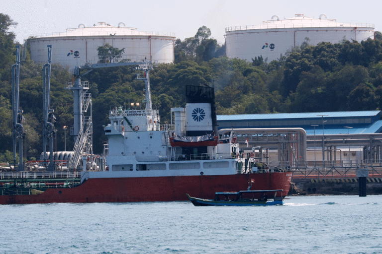 Isi Minyak Tengah laut