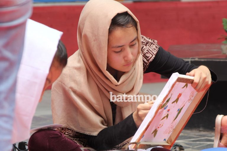 Ketika Imigran Belajar Membatik