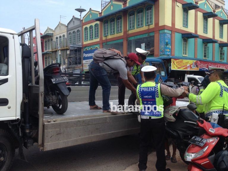Ratusan Kendaraan Terjaring Operasi Pajak