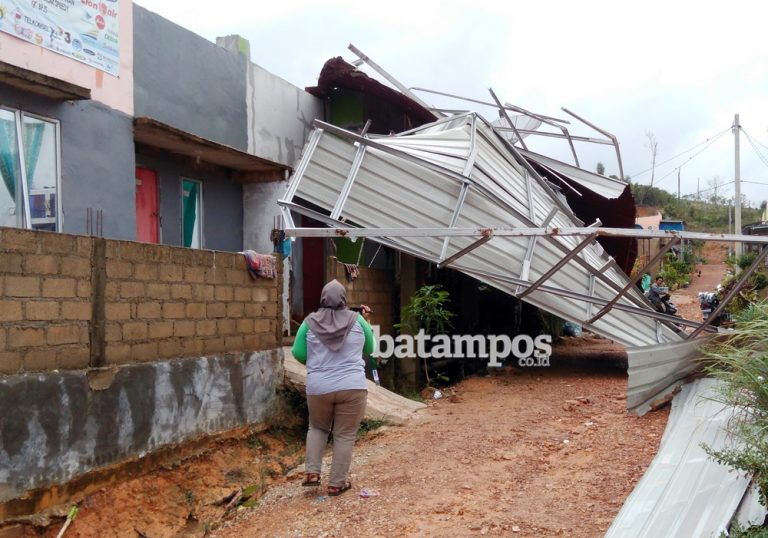 Puting Beliung dan Banjir Lumpur Terjang Puluhan Rumah