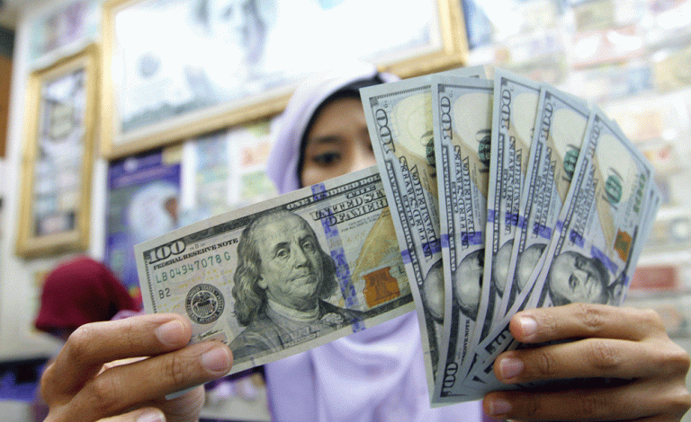 Rupiah Terpuruk di Awal Pekan