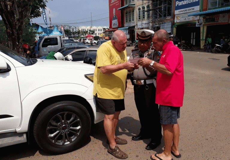 Bule Inggris Kena Tilang di Batam