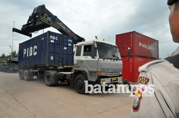 Tiga Kontainer Isi Barang Selundupan Selesai Dibongkar