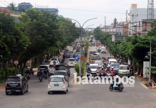 Jalan Sempit, Kendaraan Bertambah