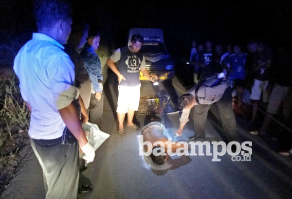 Tabrak Gundukan Batu, Evans Meninggal