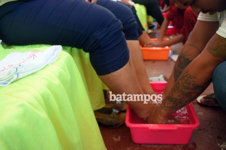 Aksi Basuh Kaki Ibu Digelar di 33 LP Khusus Anak, Raih Rekor Muri