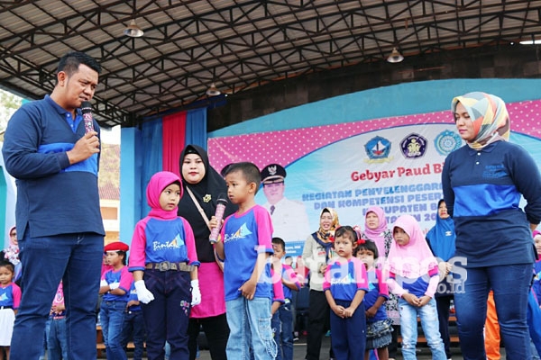 Pastikan Anak Mendapat Pendidikan Layak