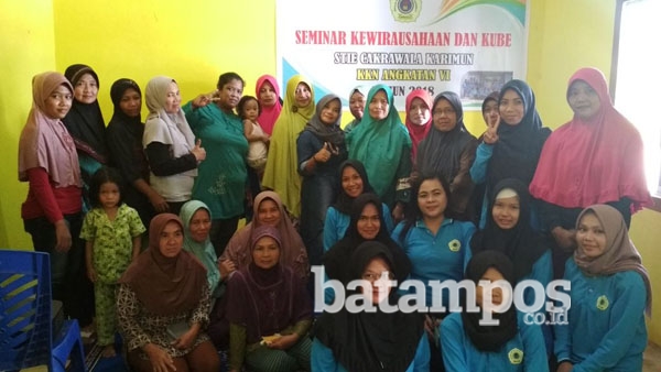 Belasan Mahasiswa STIE Cakrawala KKN di Kampung Kandes
