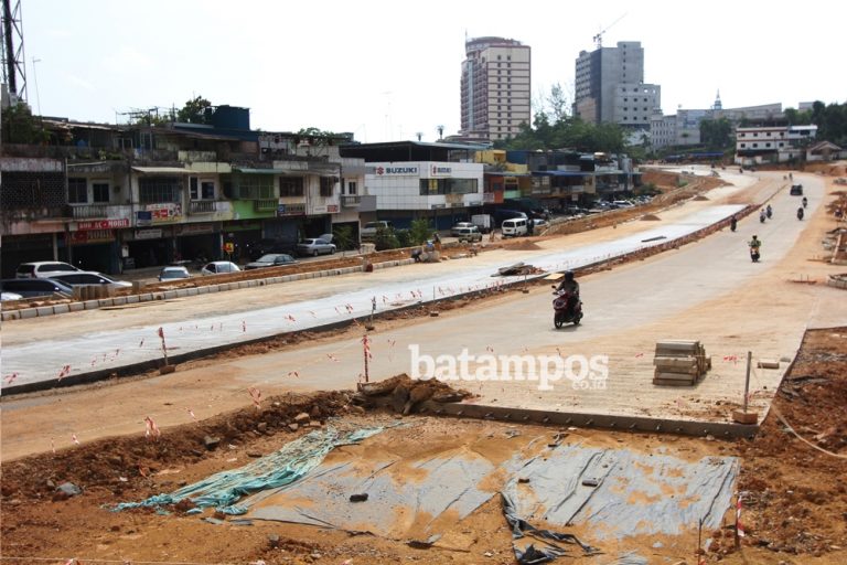 Pemilik Bongkar Sendiri Bangunan di Atas ROW