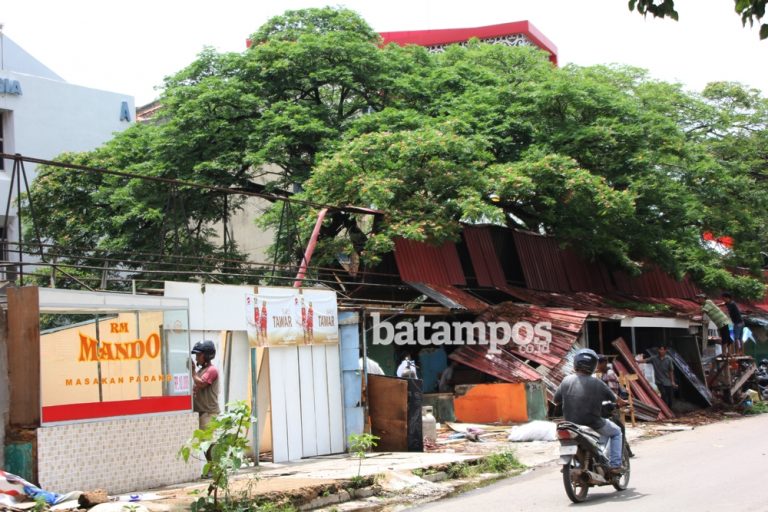 Pemko Batam Bersihkan Ruas jalan Raja Ali Haji, Jodoh