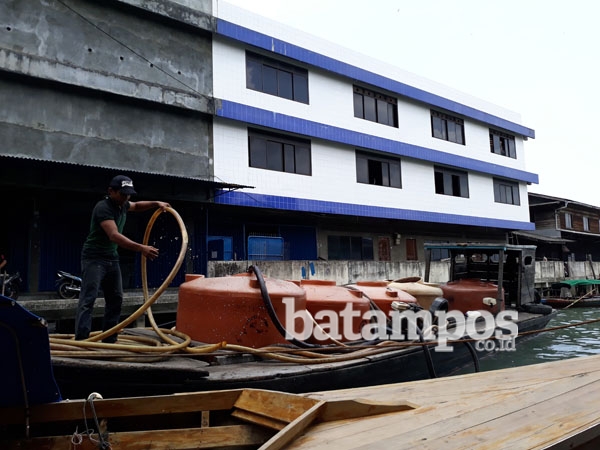 Melihat Perjuangan Pedagang Air Bersih di Wilayah Pesisir