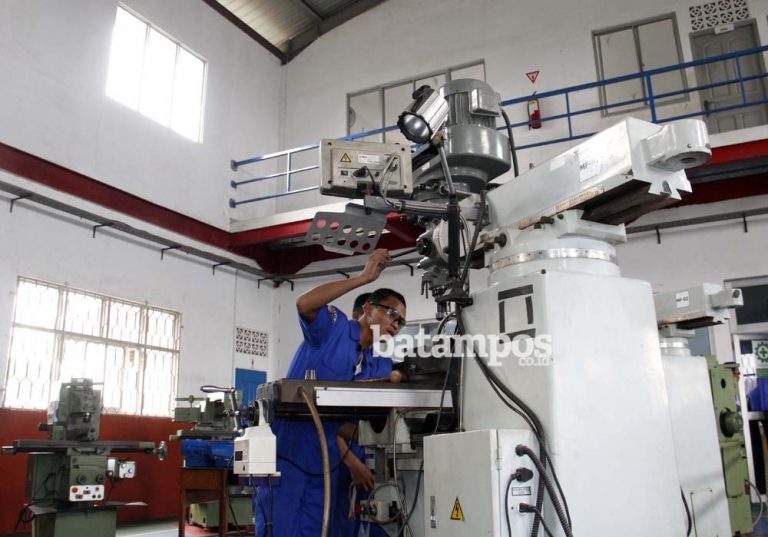 Dua Sekolah Dapat Penghargaan Adiwiyata