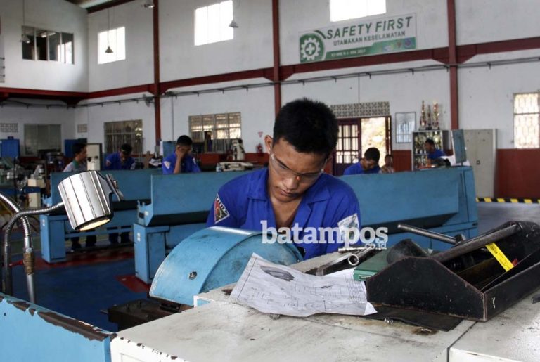 SMKN I Batam Gelar Pelatihan UKK dan Sertifikasi Kepada Siswa