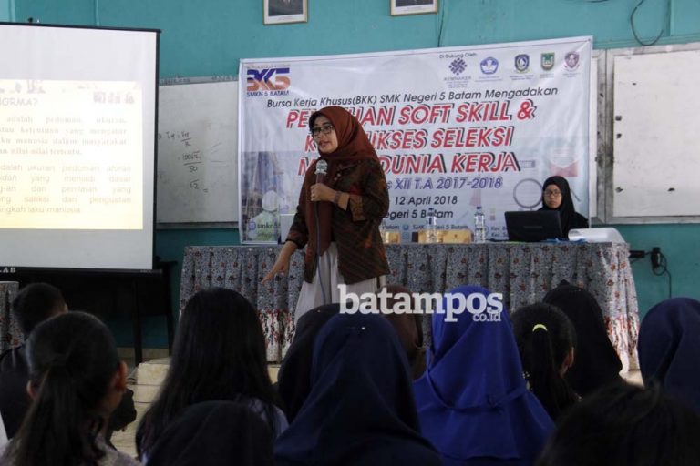 Sambut Dunia Kerja, SMKN 5 Matangkan Siswa yang Akan Tamat