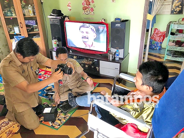 Perekaman e-KTP Dilakukan di Rumah Warga