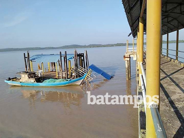 Ponton Lepas, Akitivitas di Pelabuhan Buru Terganggu