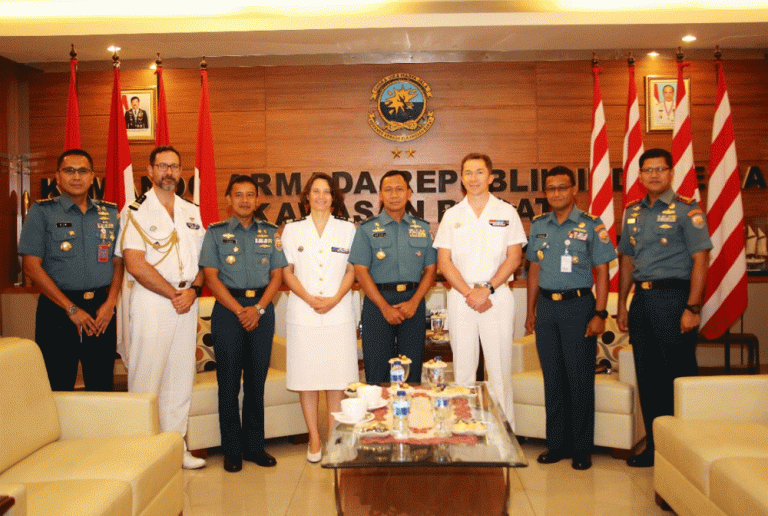 Komandan Kapal Perang Prancis Silaturahim ke Koarmabar