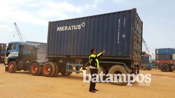 Tak Sesuai Dokumen, Kontainer Berisi Ponsel dan Rokok