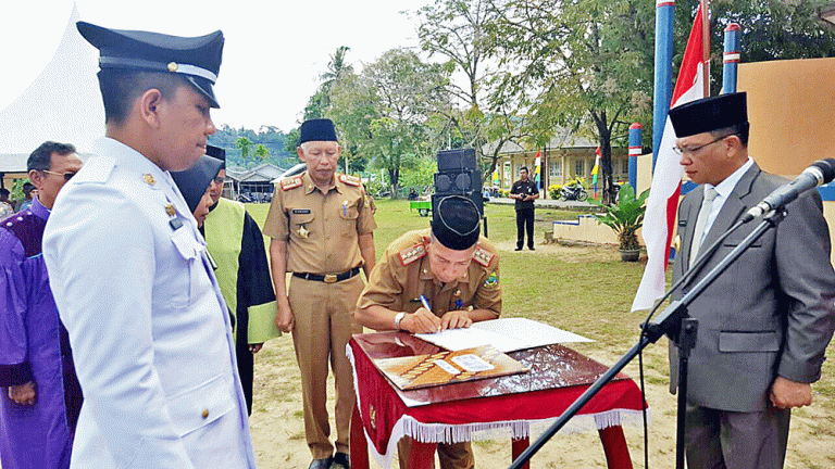 Bupati Lingga Lantik 165 Eselon IV di Senayang