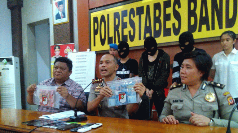 Menipu Menggunakan Rekening Orang Mati