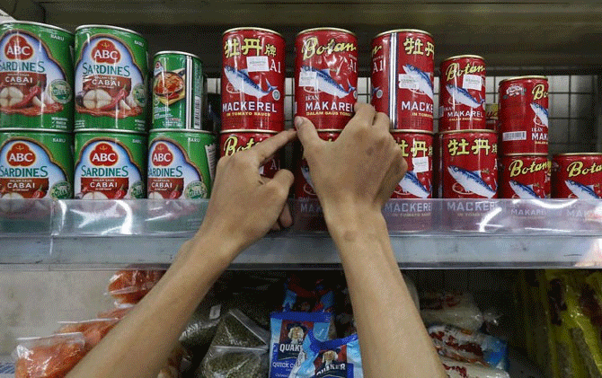 Sarden Bercacing, Kasus Pertama sejak Industri Ikan Kaleng Ada