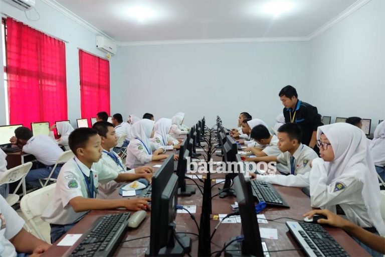 SMKN 4 Batam Laksanakan Ujian Nasional Berbasis Komputer