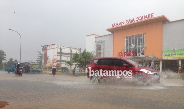 Hujan 10 Menit, Jalan Tergenang Air, Pak Wali