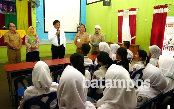 Gubernur, Wagub, dan Sekda Tinjau UNBK