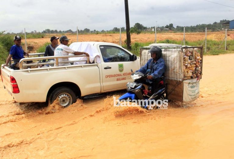 Antisipasi Banjir, Pemko Batam Kerahkan Alat Berat