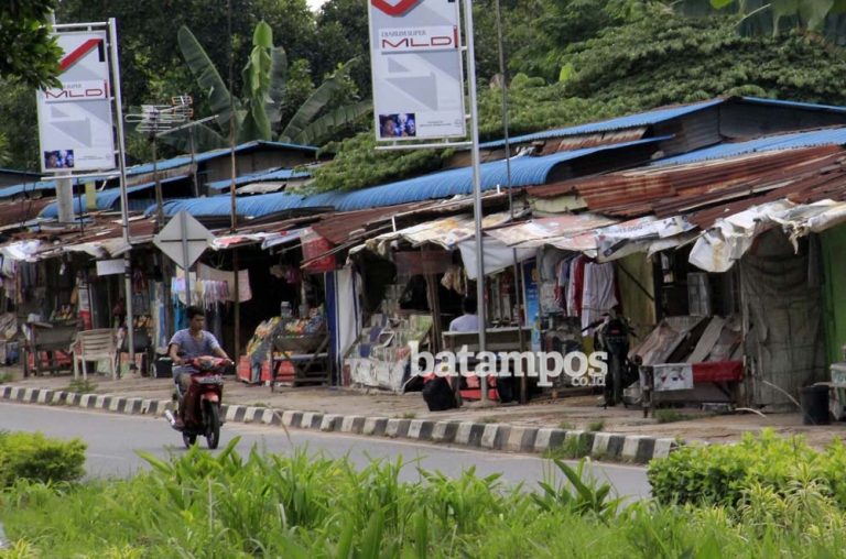 Pedagang Simpang Barelang Diminta Pindah ke Pasar Resmi